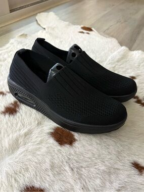 Women's Slip-On Knit Comfort Loafers in Black